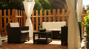 Vegan Inn Airport - Adults Only - LATE CHECK IN